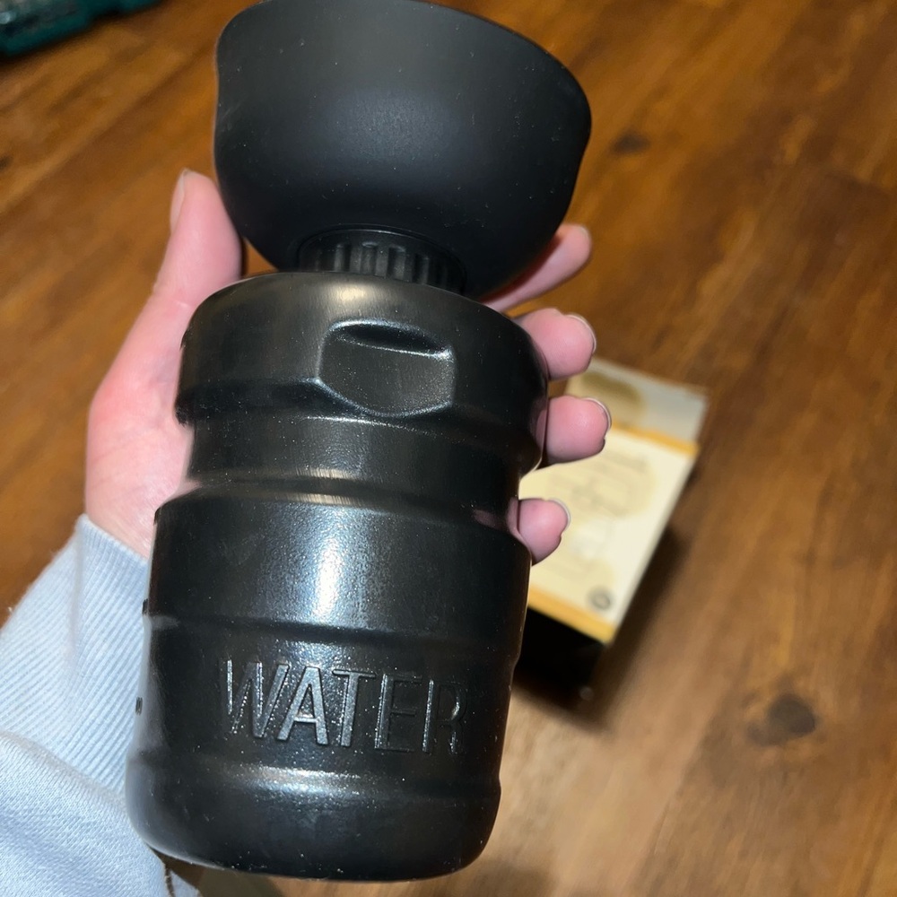 New in Box Black Collapsible Pet Water Bottle 18oz - Picture 4 of 9